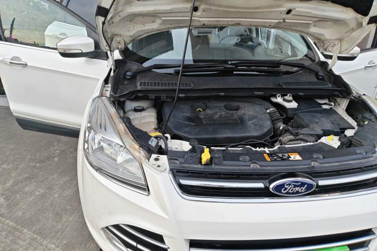 Used Ford Kuga 2015 2.0L GTDi Four-Wheel Drive Elite Model Engine Bay Right