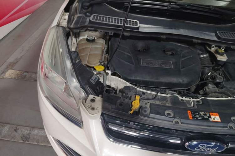 Used Ford Kuga 2015 2.0L GTDi Four-Wheel Drive Elite Model Engine Bay Right