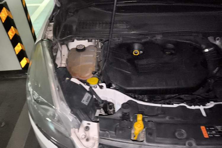 Used Ford Kuga 2015 2.0L GTDi Four-Wheel Drive Elite Model Engine Bay Right