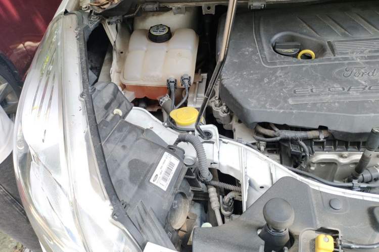 Used Ford Kuga 2015 1.5L GTDi Two-Wheel Drive Fashion Edition Engine Bay Right