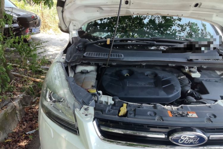 Used Ford Kuga 2015 2.0L GTDi Four-Wheel Drive Prestige Model Engine Bay Right