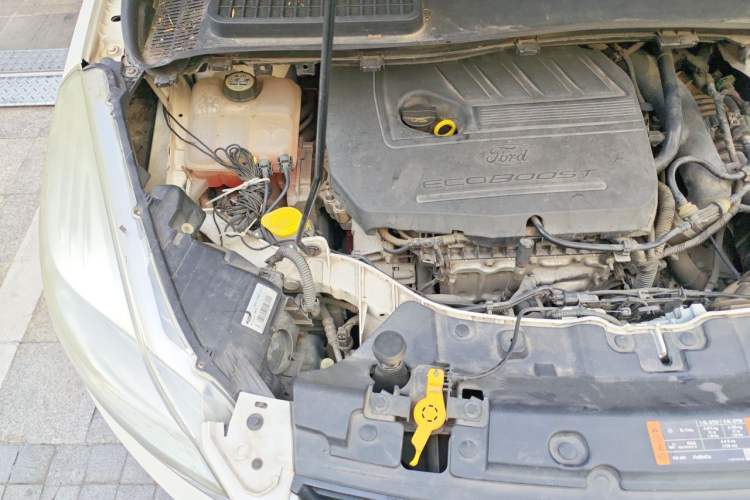 Used Ford Kuga 2015 1.5L GTDi Two-Wheel-Drive Comfort Model Engine Bay Right
