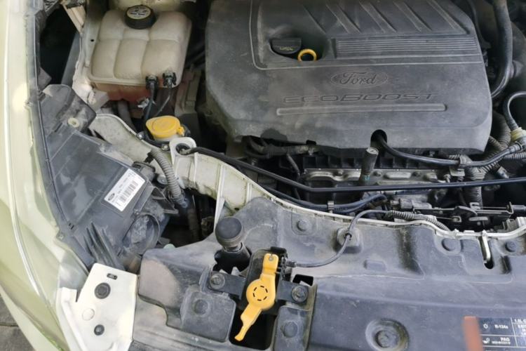 Used Ford Kuga 2015 1.5L GTDi Two-Wheel-Drive Comfort Model Engine Bay Right