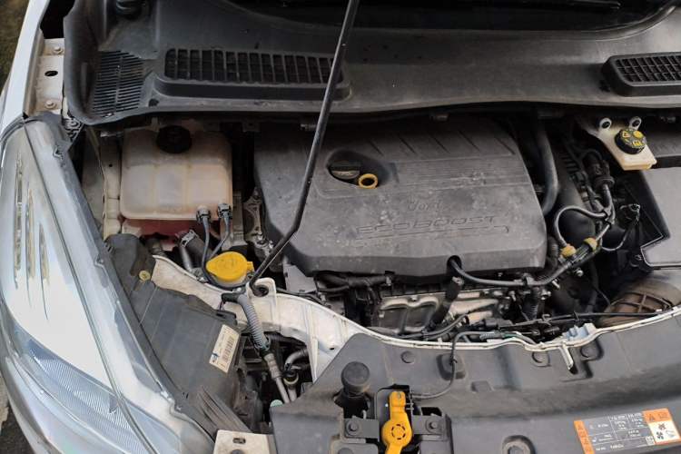 Used Ford Kuga 2015 1.5L GTDi Two-Wheel-Drive Comfort Model Engine Bay Right