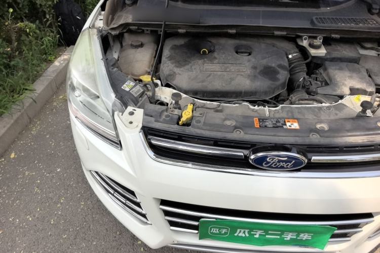 Used Ford Kuga 2015 2.0L GTDi Four-Wheel-Drive Sport Model Engine Bay Right