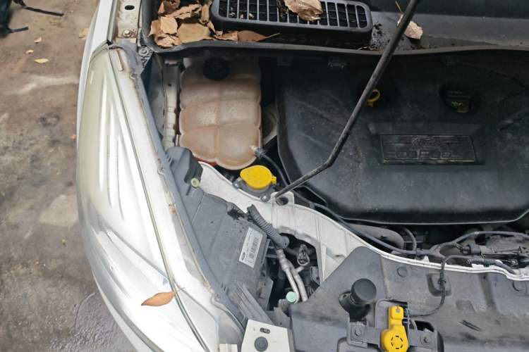 Used Ford Kuga 2015 2.0L GTDi Four-Wheel Drive Elite Model Engine Bay Right