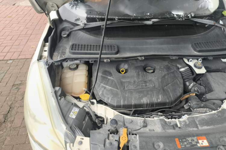 Used Ford Kuga 2015 2.0L GTDi Four-Wheel Drive Prestige Model Engine Bay Right