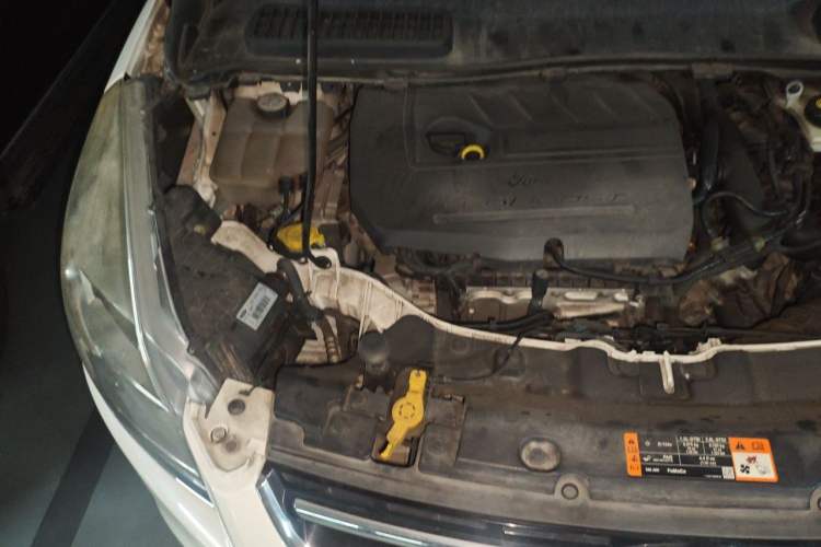 Used Ford Kuga 2015 1.5L GTDi Two-Wheel-Drive Comfort Model Engine Bay Right