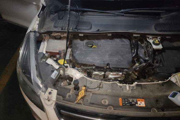 Used Ford Kuga 2015 1.5L GTDi Two-Wheel-Drive Comfort Model Engine Bay Right
