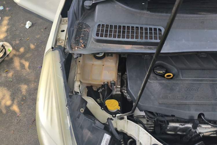 Used Ford Kuga 2015 1.5L GTDi Two-Wheel-Drive Comfort Model Engine Bay Right