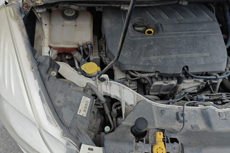 Used Ford Kuga 2015 1.5L GTDi Two-Wheel-Drive Comfort Model Engine Bay Right