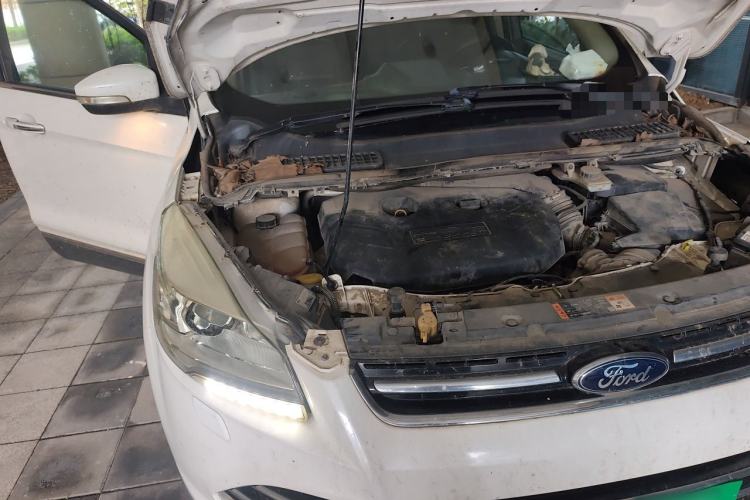 Used Ford Kuga 2015 2.0L GTDi Four-Wheel Drive Prestige Model Engine Bay Right