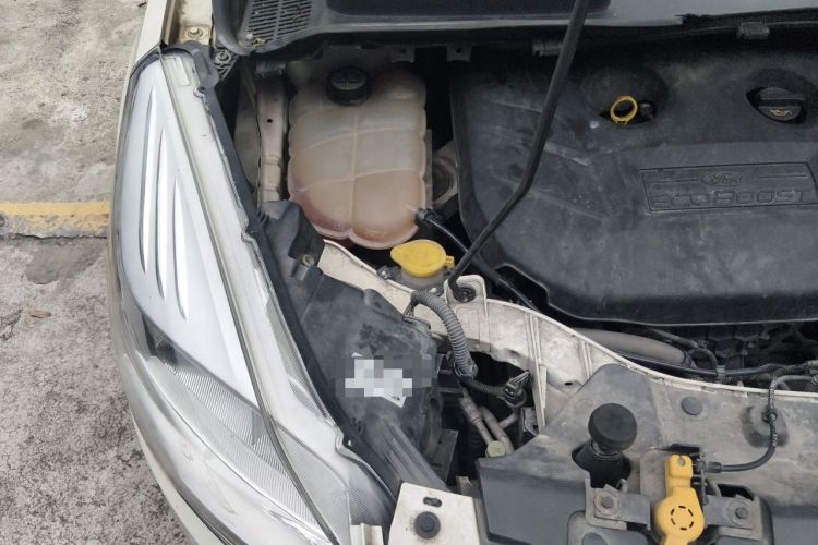 Used Ford Kuga 2015 2.0L GTDi Four-Wheel Drive Elite Model Engine Bay Right
