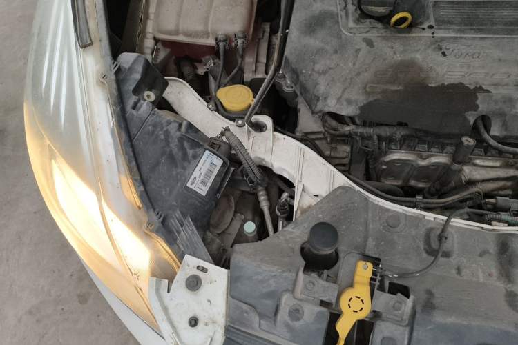 Used Ford Kuga 2015 1.5L GTDi Two-Wheel Drive Fashion Edition Engine Bay Right