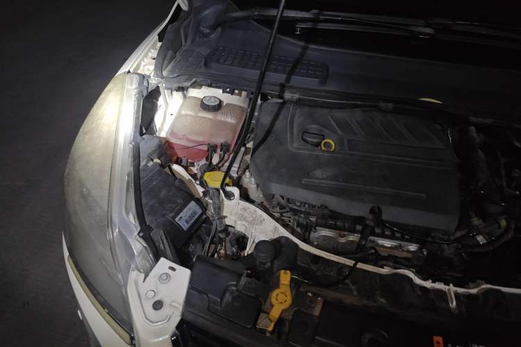 Used Ford Kuga 2015 1.5L GTDi Two-Wheel-Drive Comfort Model Engine Bay Right