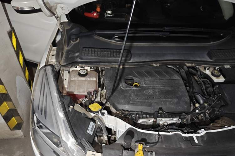 Used Ford Kuga 2015 1.5L GTDi Two-Wheel-Drive Comfort Model Engine Bay Right