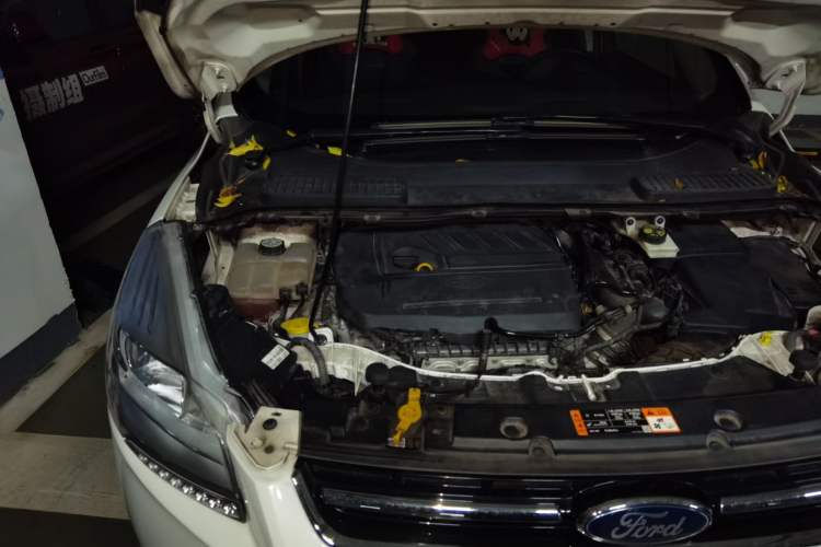 Used Ford Kuga 2015 1.5L GTDi Two-Wheel Drive Fashion Edition Engine Bay Right