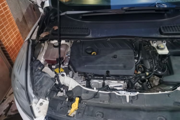 Used Ford Kuga 2015 1.5L GTDi Four-Wheel-Drive Elite Model Engine Bay Right