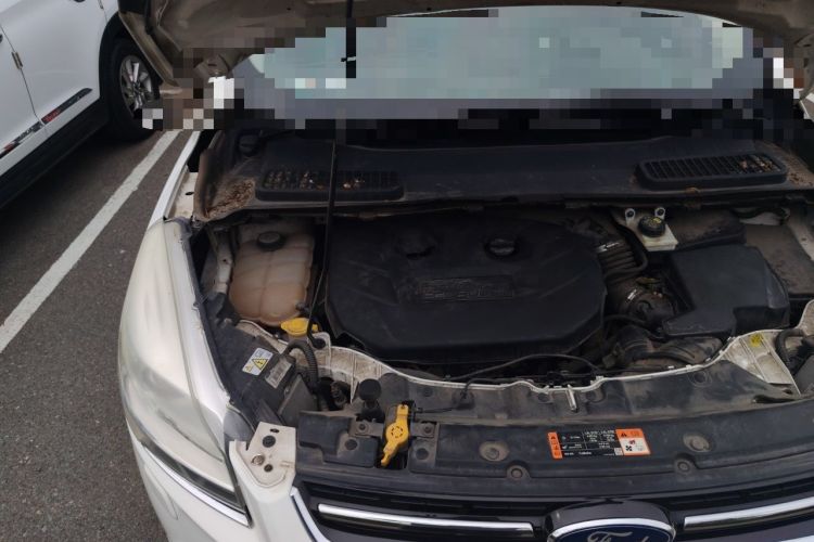 Used Ford Kuga 2015 2.0L GTDi Four-Wheel-Drive Sport Model Engine Bay Right