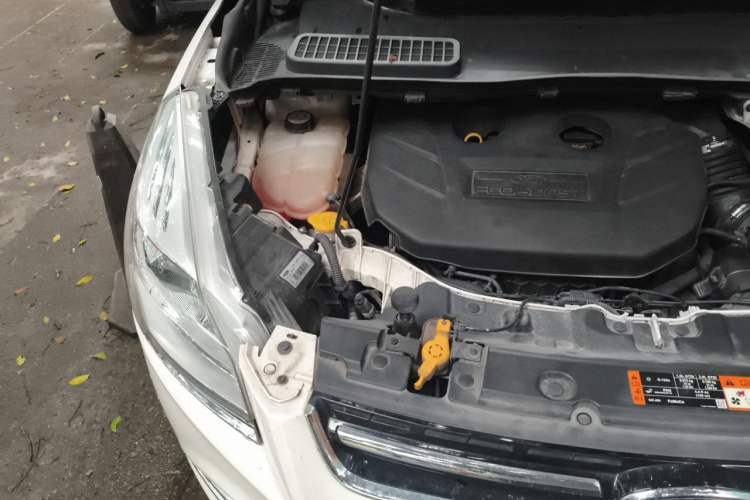 Used Ford Kuga 2015 2.0L GTDi Four-Wheel Drive Elite Model Engine Bay Right