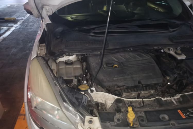 Used Ford Kuga 2015 1.5L GTDi Two-Wheel-Drive Comfort Model Engine Bay Right