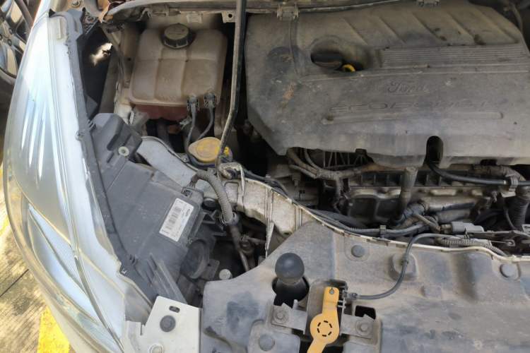Used Ford Kuga 2015 1.5L GTDi Two-Wheel-Drive Comfort Model Engine Bay Right