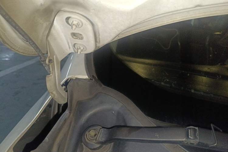 Used Ford Kuga 2015 2.0L GTDi Four-Wheel-Drive Sport Model Engine Bay Right