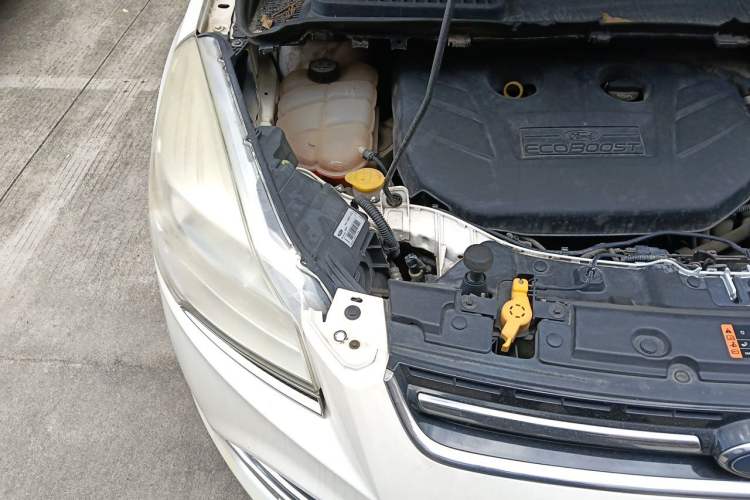Used Ford Kuga 2015 2.0L GTDi Four-Wheel Drive Elite Model Engine Bay Right