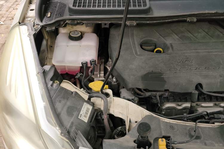 Used Ford Kuga 2015 1.5L GTDi Two-Wheel-Drive Comfort Model Engine Bay Right
