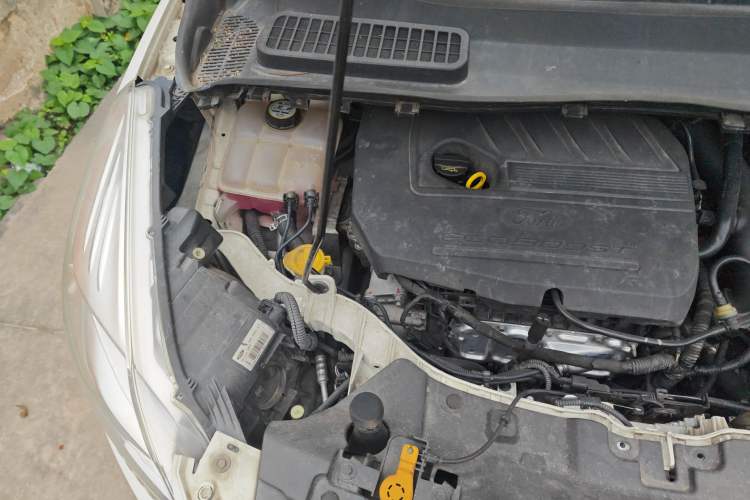 Used Ford Kuga 2015 1.5L GTDi Four-Wheel-Drive Elite Model Engine Bay Right