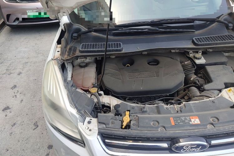 Used Ford Kuga 2015 2.0L GTDi Four-Wheel Drive Elite Model Engine Bay Right
