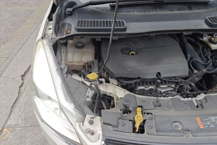 Used Ford Kuga 2015 1.5L GTDi Two-Wheel-Drive Comfort Model Engine Bay Right