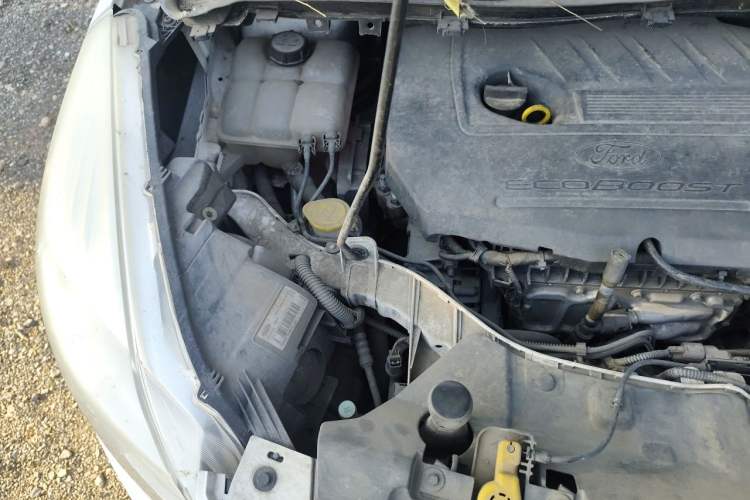 Used Ford Kuga 2015 1.5L GTDi Two-Wheel Drive Fashion Edition Engine Bay Right