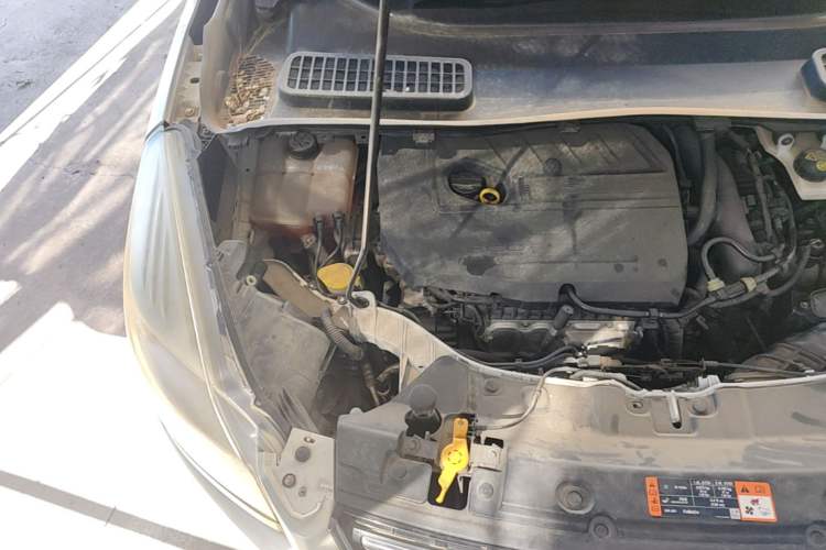 Used Ford Kuga 2015 1.5L GTDi Two-Wheel-Drive Comfort Model Engine Bay Right