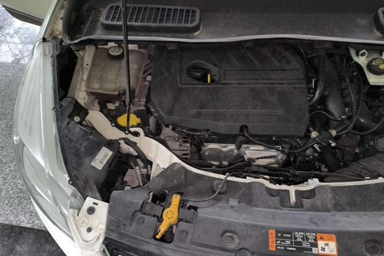 Used Ford Kuga 2015 1.5L GTDi Four-Wheel-Drive Elite Model Engine Bay Right