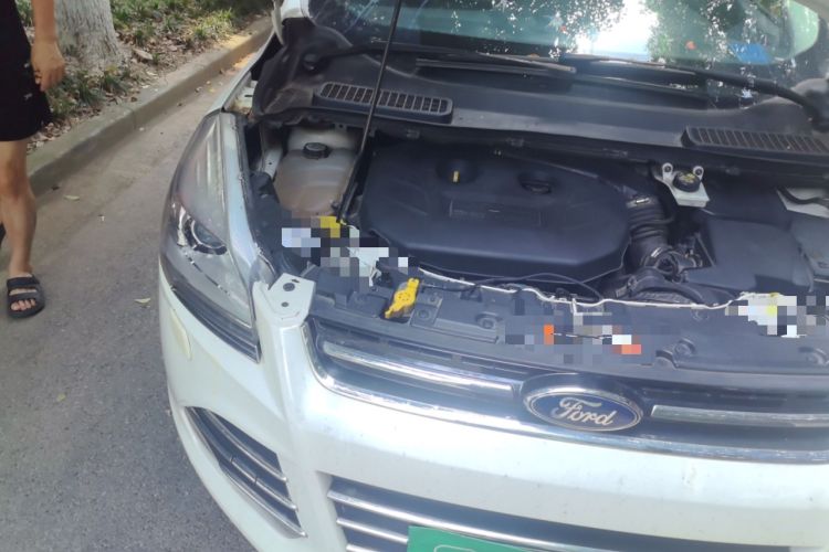 Used Ford Kuga 2015 2.0L GTDi Four-Wheel Drive Prestige Model Engine Bay Right