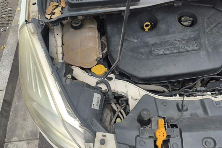 Used Ford Kuga 2015 2.0L GTDi Four-Wheel Drive Elite Model Engine Bay Right
