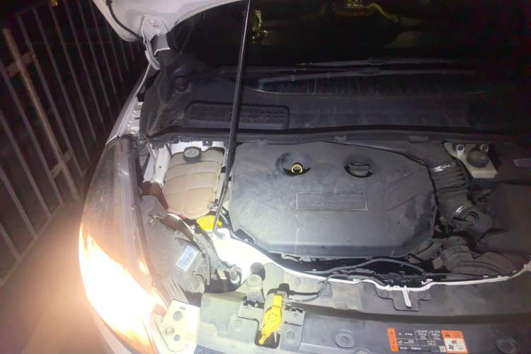 Used Ford Kuga 2015 2.0L GTDi Four-Wheel Drive Elite Model Engine Bay Right