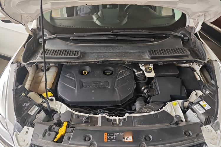 Used Ford Kuga 2015 2.0L GTDi Four-Wheel Drive Prestige Model Engine Bay