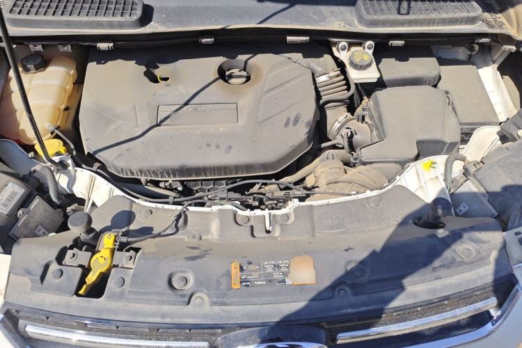 Used Ford Kuga 2015 2.0L GTDi Four-Wheel-Drive Sport Model Engine Bay