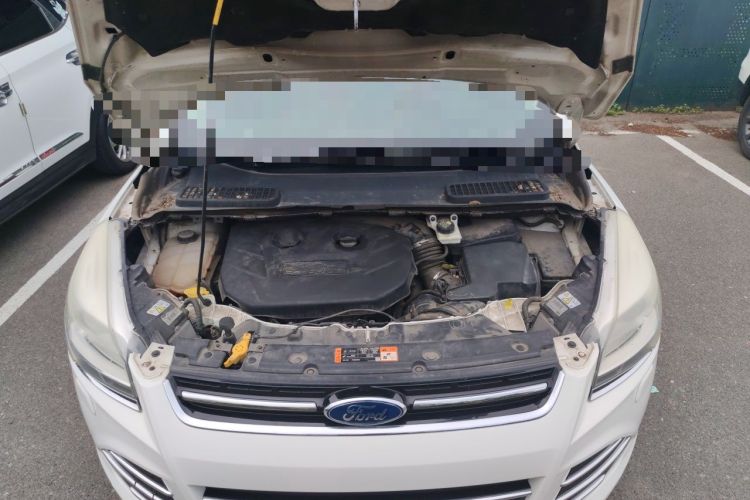 Used Ford Kuga 2015 2.0L GTDi Four-Wheel-Drive Sport Model Engine Bay