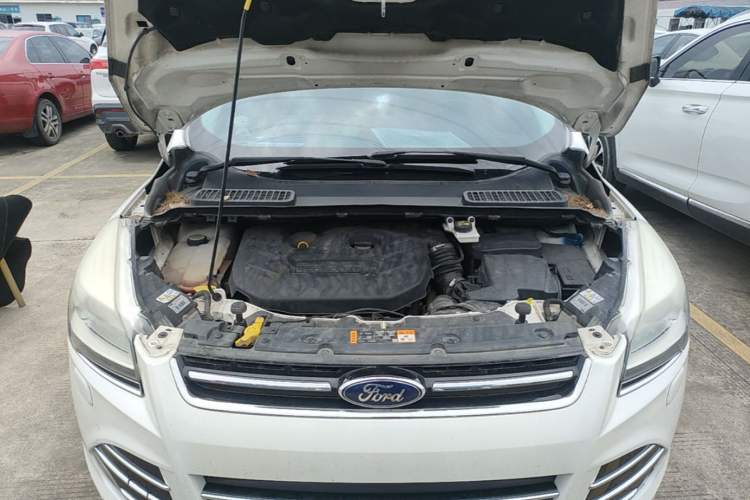 Used Ford Kuga 2015 2.0L GTDi Four-Wheel Drive Prestige Model Engine Bay