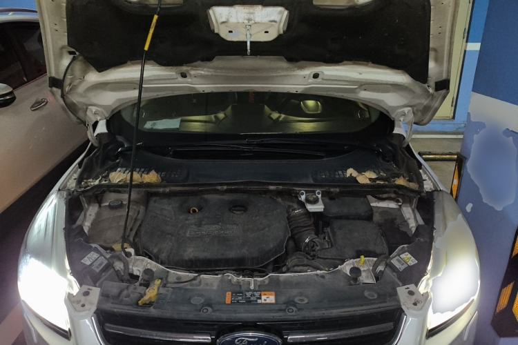 Used Ford Kuga 2015 2.0L GTDi Four-Wheel Drive Prestige Model Engine Bay