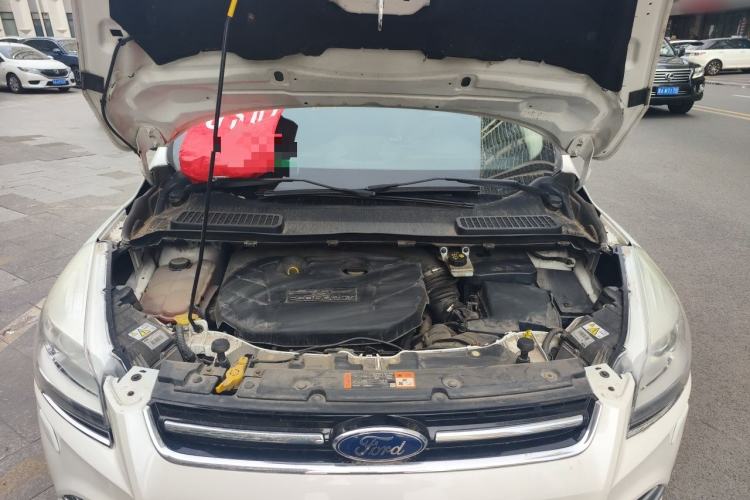 Used Ford Kuga 2015 2.0L GTDi Four-Wheel-Drive Sport Model Engine Bay