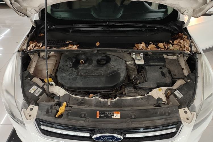 Used Ford Kuga 2015 2.0L GTDi Four-Wheel Drive Prestige Model Engine Bay