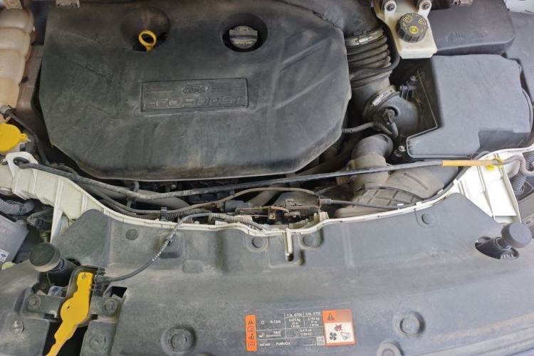 Used Ford Kuga 2015 2.0L GTDi Four-Wheel-Drive Sport Model Engine Bay