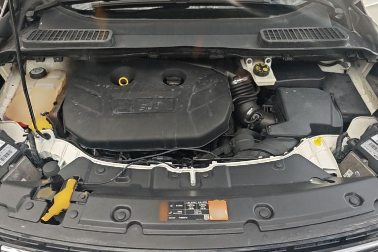 Used Ford Kuga 2015 2.0L GTDi Four-Wheel-Drive Sport Model Engine Bay