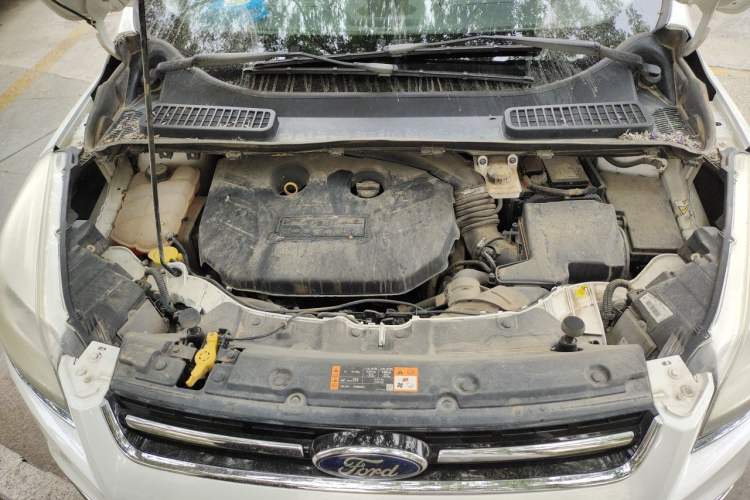 Used Ford Kuga 2015 2.0L GTDi Four-Wheel-Drive Sport Model Engine Bay