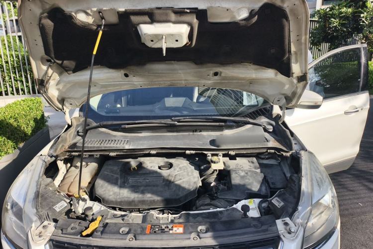 Used Ford Kuga 2015 2.0L GTDi Four-Wheel Drive Elite Model Engine Bay