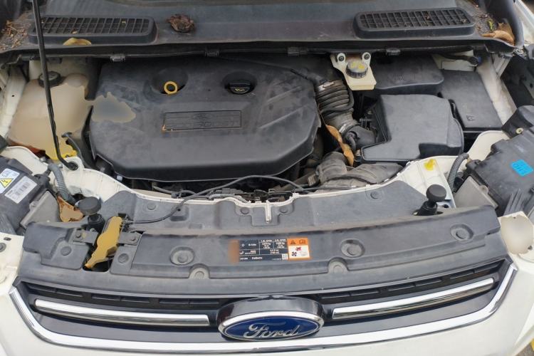 Used Ford Kuga 2015 2.0L GTDi Four-Wheel-Drive Sport Model Engine Bay